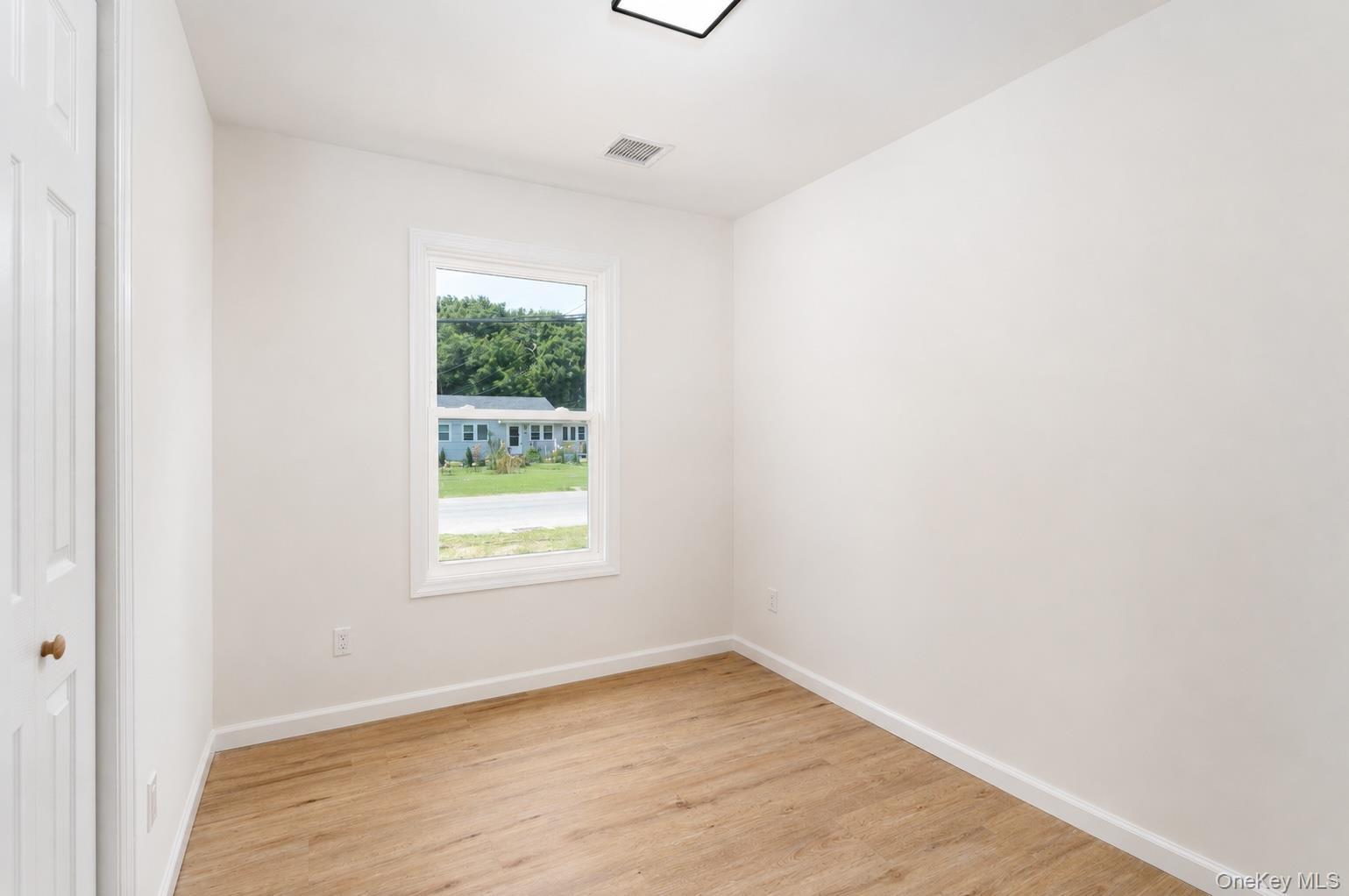 Single Family Hoffman Avenue Suffolk County, NY 11713, MLS-1030192-10