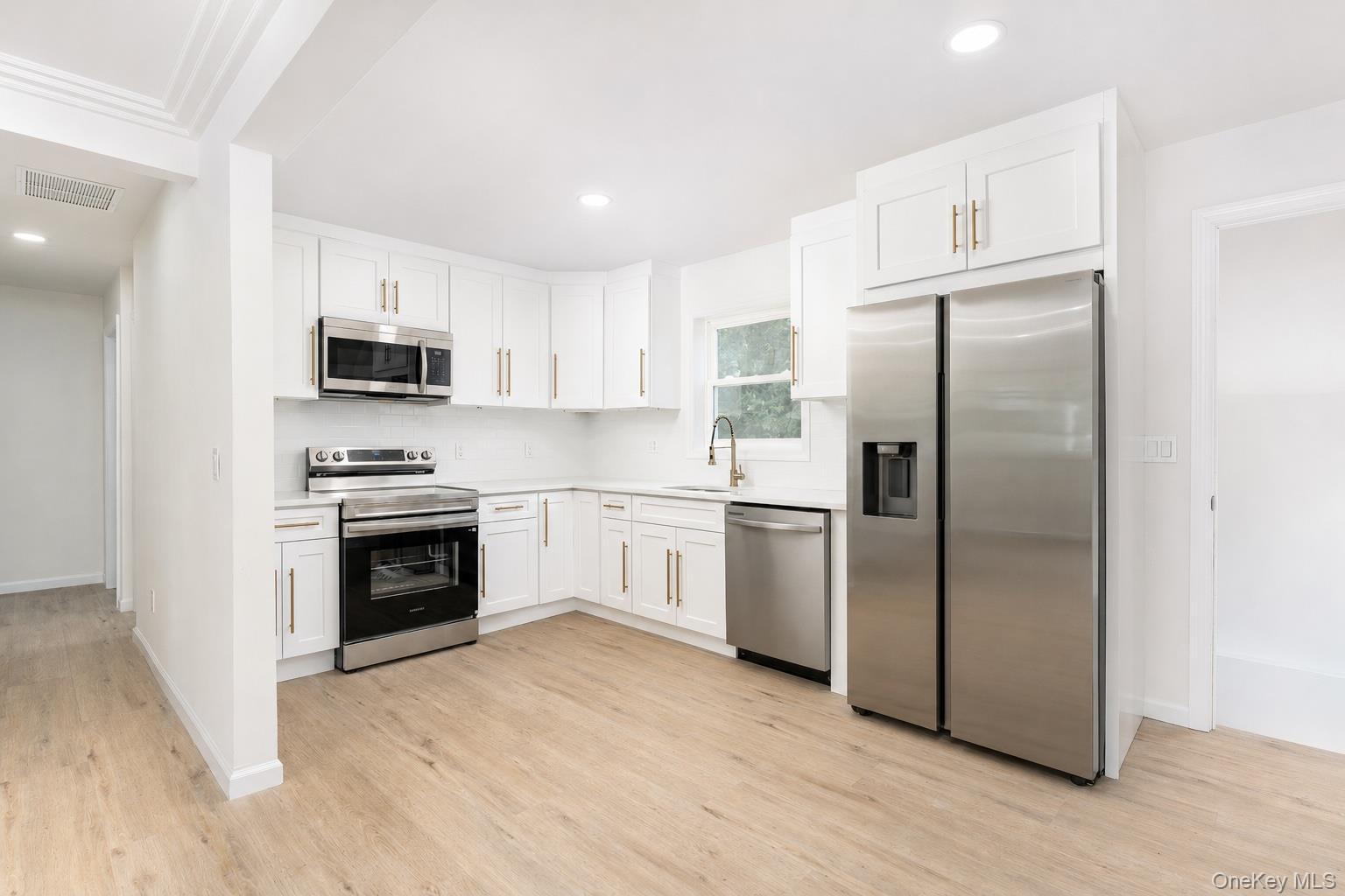 Single Family Hoffman Avenue Suffolk County, NY 11713, MLS-1030192-3