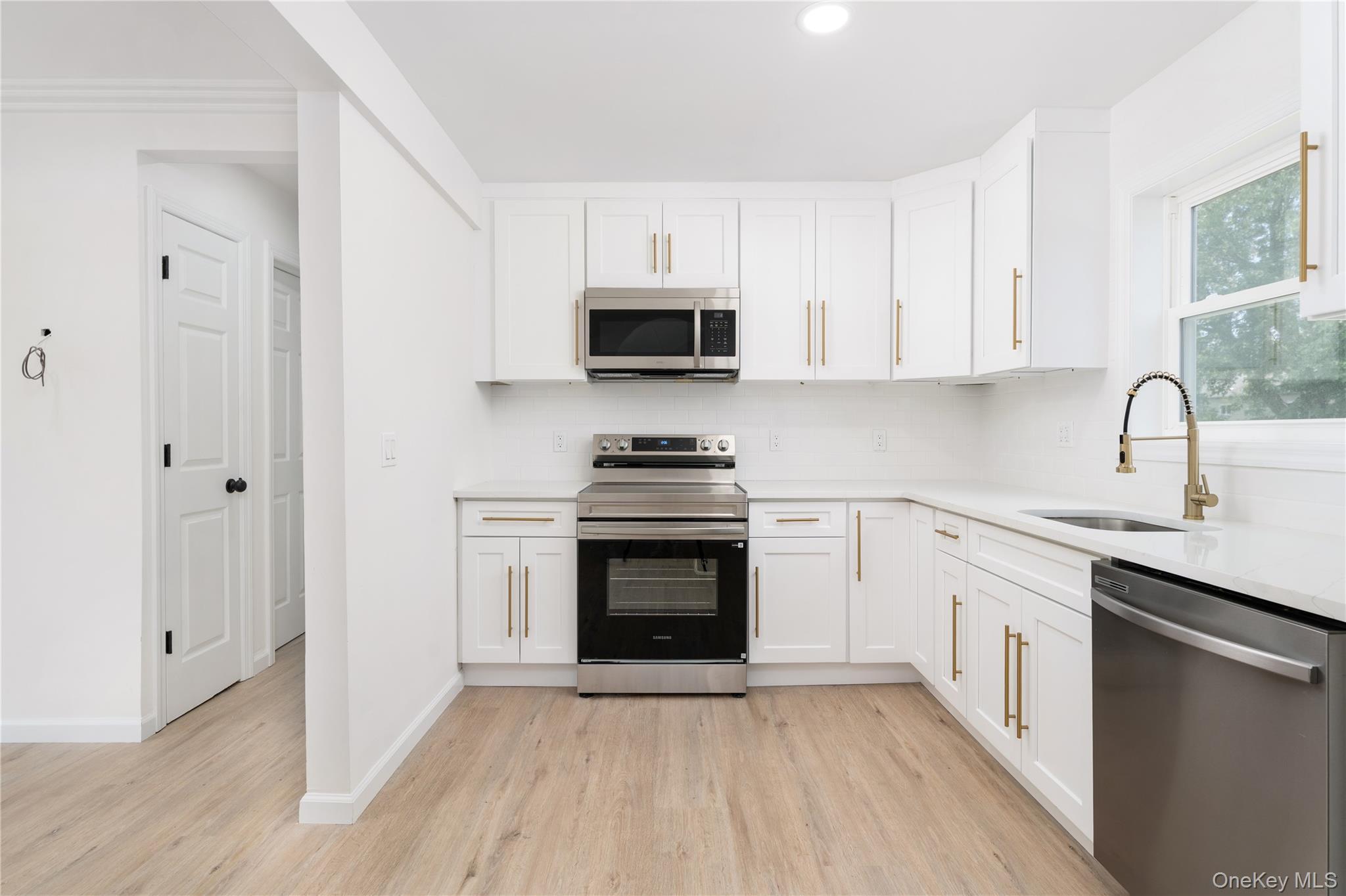 Single Family Hoffman Avenue Suffolk County, NY 11713, MLS-1030192-4