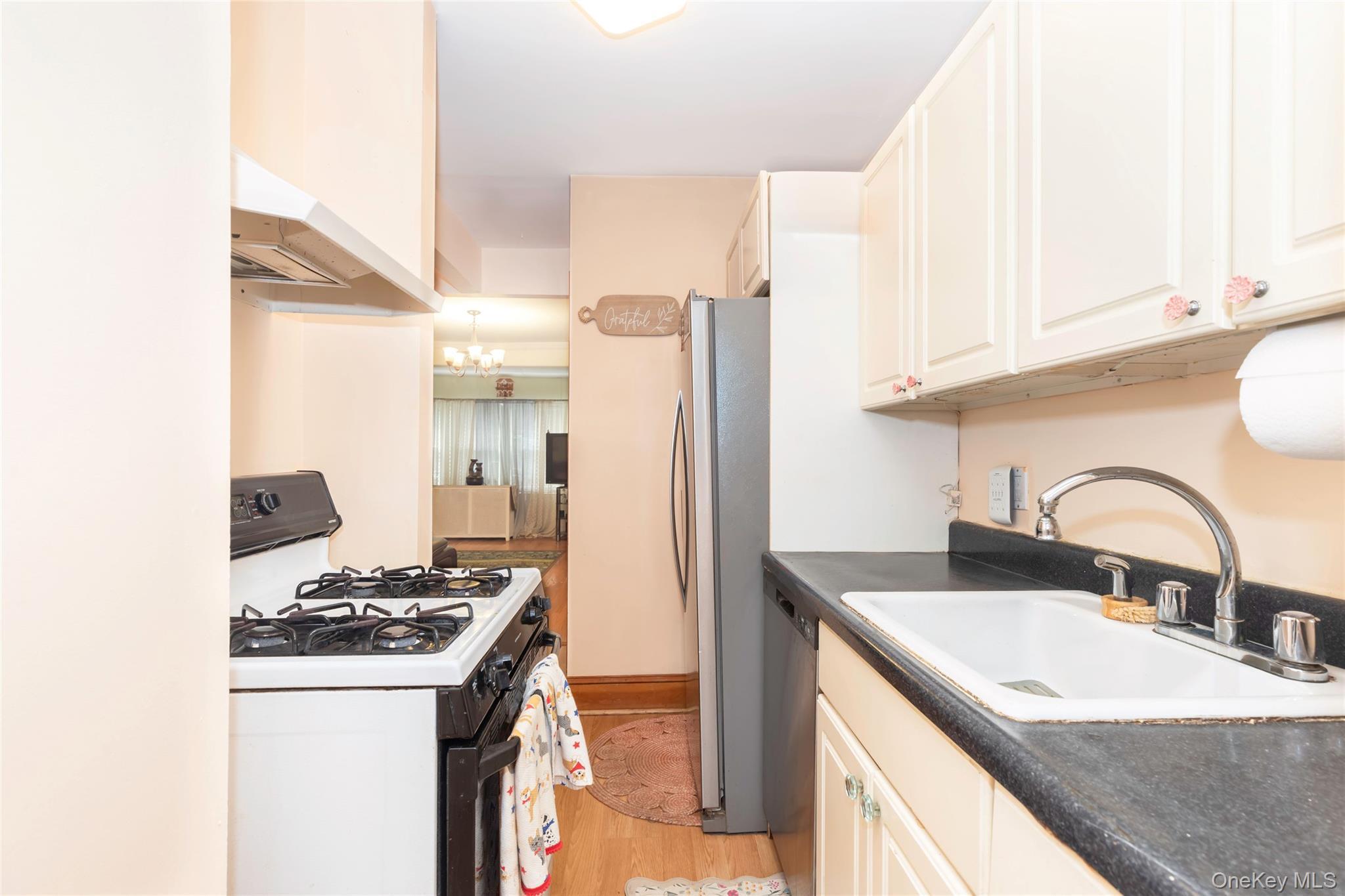 Single Family Hobart Avenue Bronx, NY 10461, MLS-1030200-3