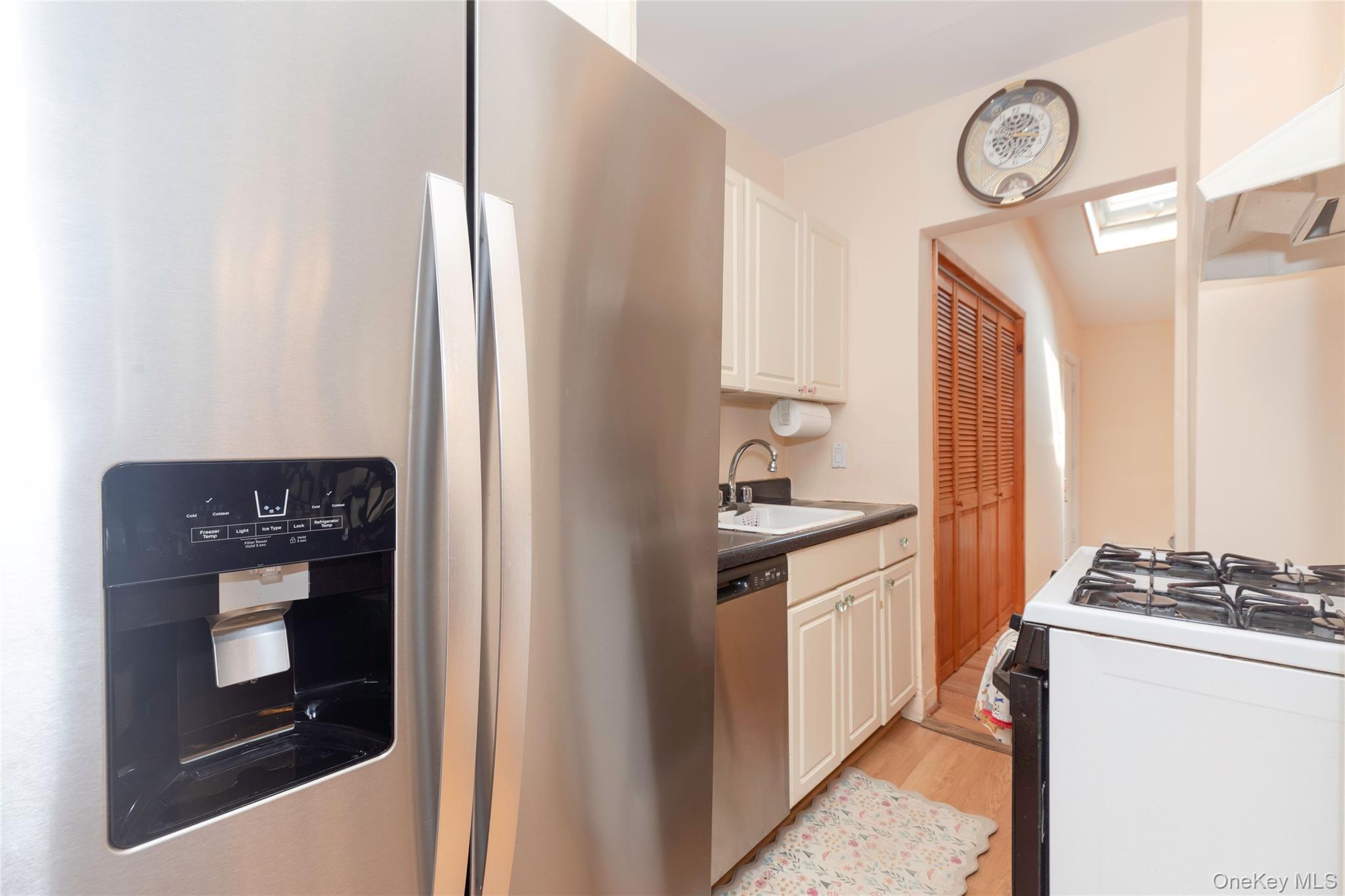 Single Family Hobart Avenue Bronx, NY 10461, MLS-1030200-4
