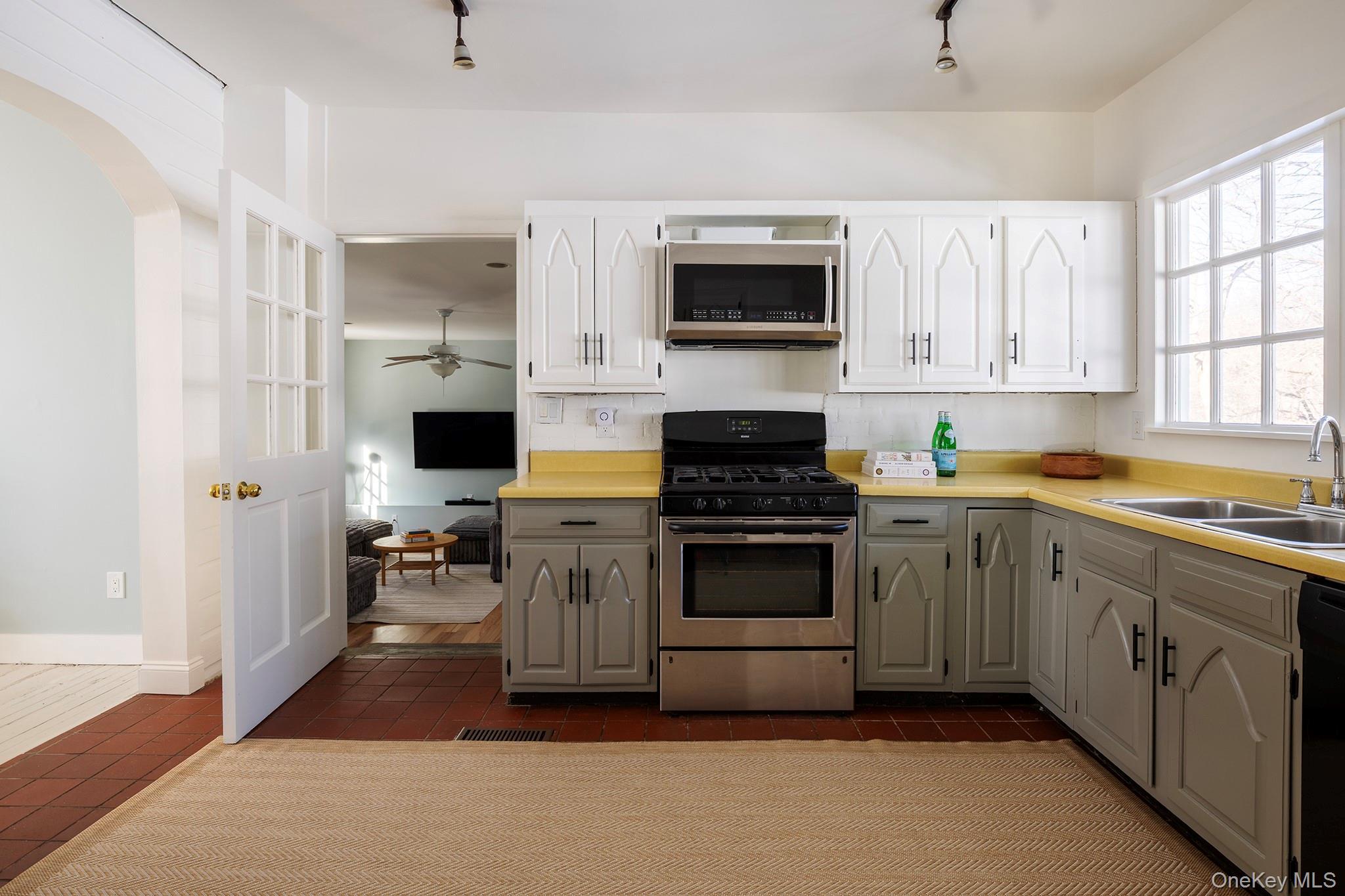 Single Family Rhinecliff Road  Dutchess County, NY 12572, MLS-1030248-23