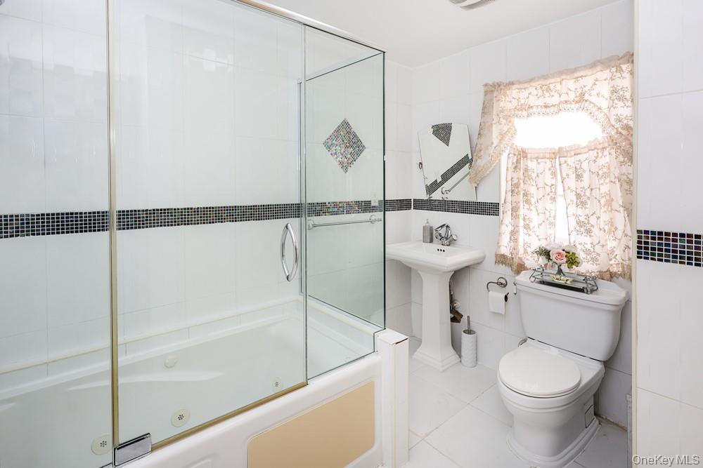 Single Family 79th Avenue Queens, NY 11004, MLS-1030270-15