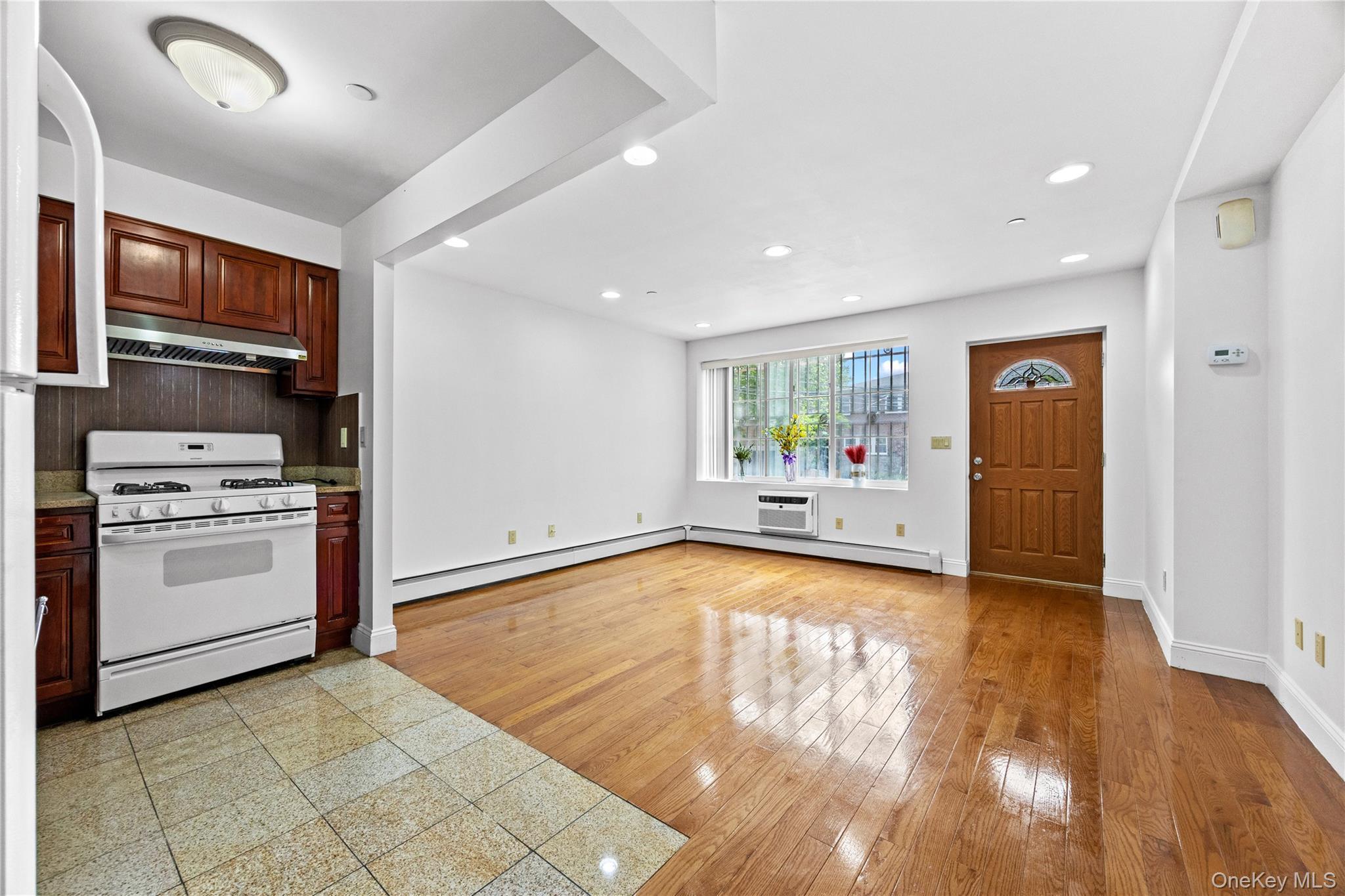 Single Family 183rd Street Queens, NY 11365, MLS-1030287-23