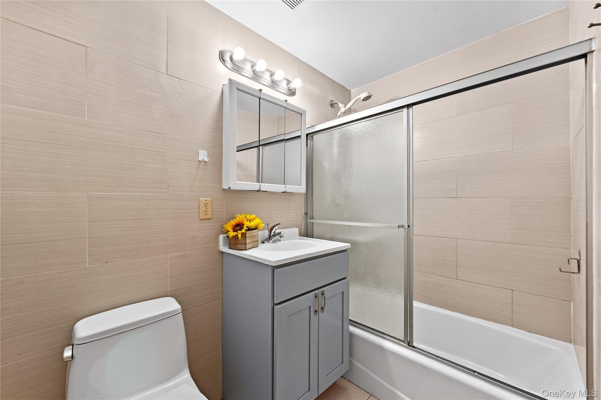 Single Family 183rd Street Queens, NY 11365, MLS-1030287-25