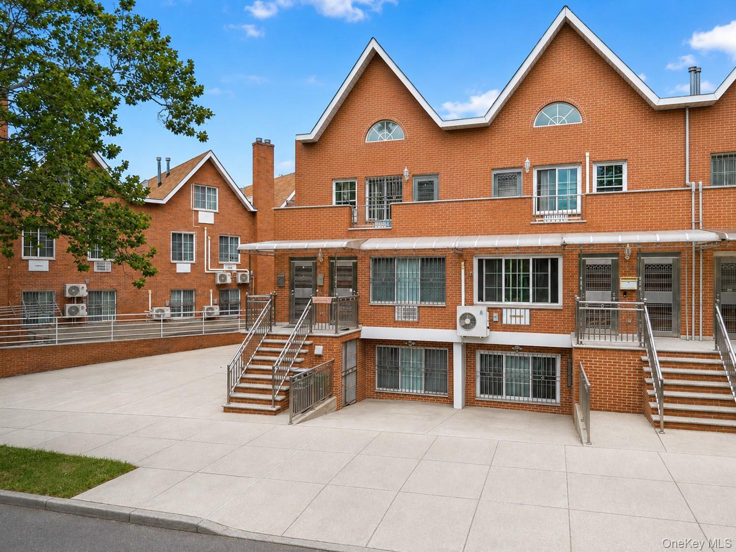 Single Family 183rd Street Queens, NY 11365, MLS-1030287-3