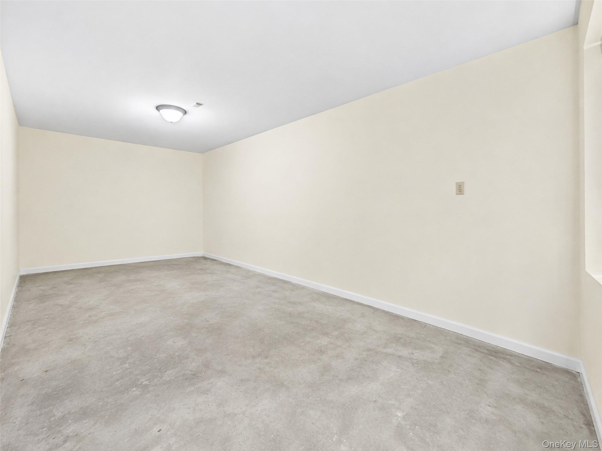 Single Family 183rd Street Queens, NY 11365, MLS-1030287-32