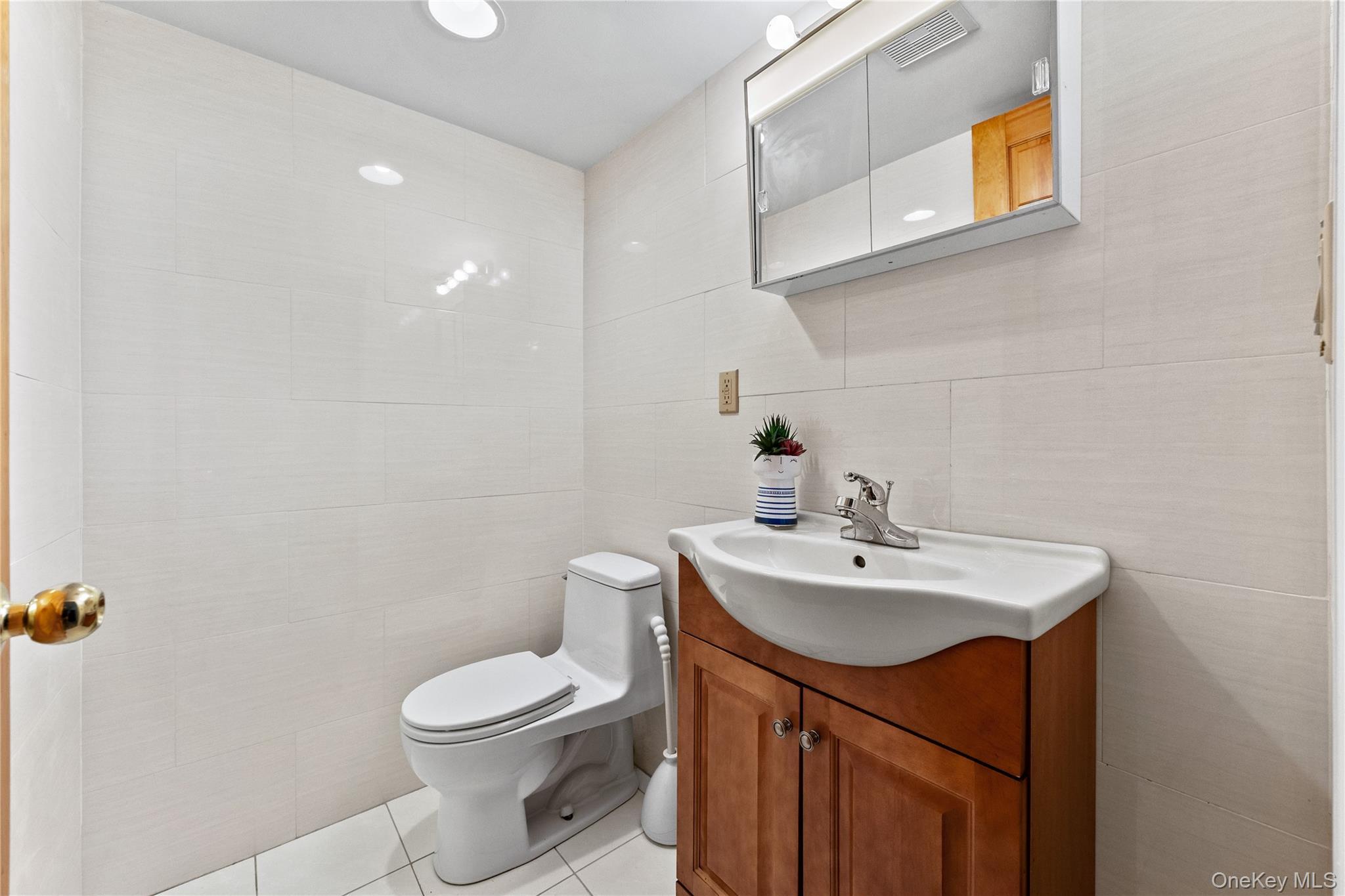 Single Family 183rd Street Queens, NY 11365, MLS-1030287-34