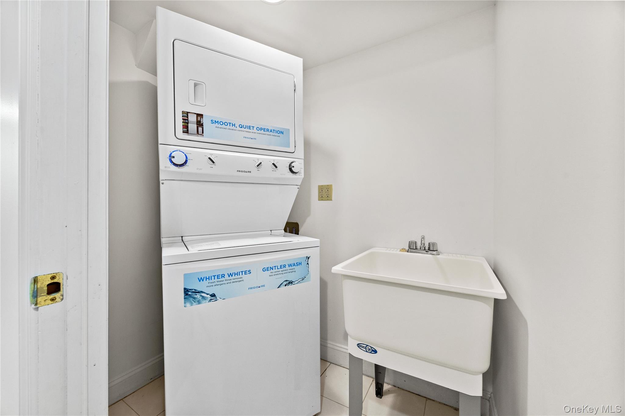 Single Family 183rd Street Queens, NY 11365, MLS-1030287-38