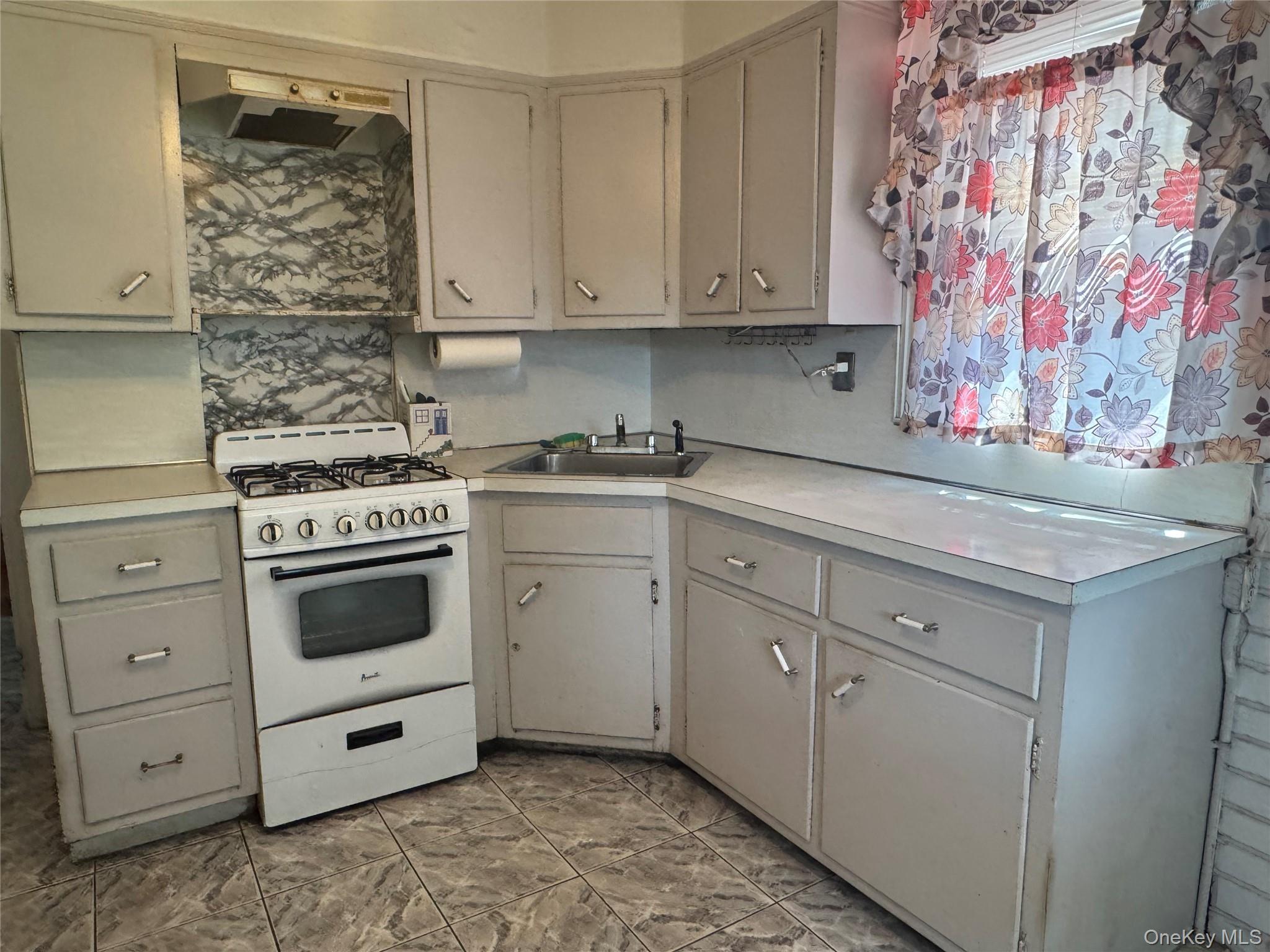Single Family 37th Drive Queens, NY 11368, MLS-1030364-15