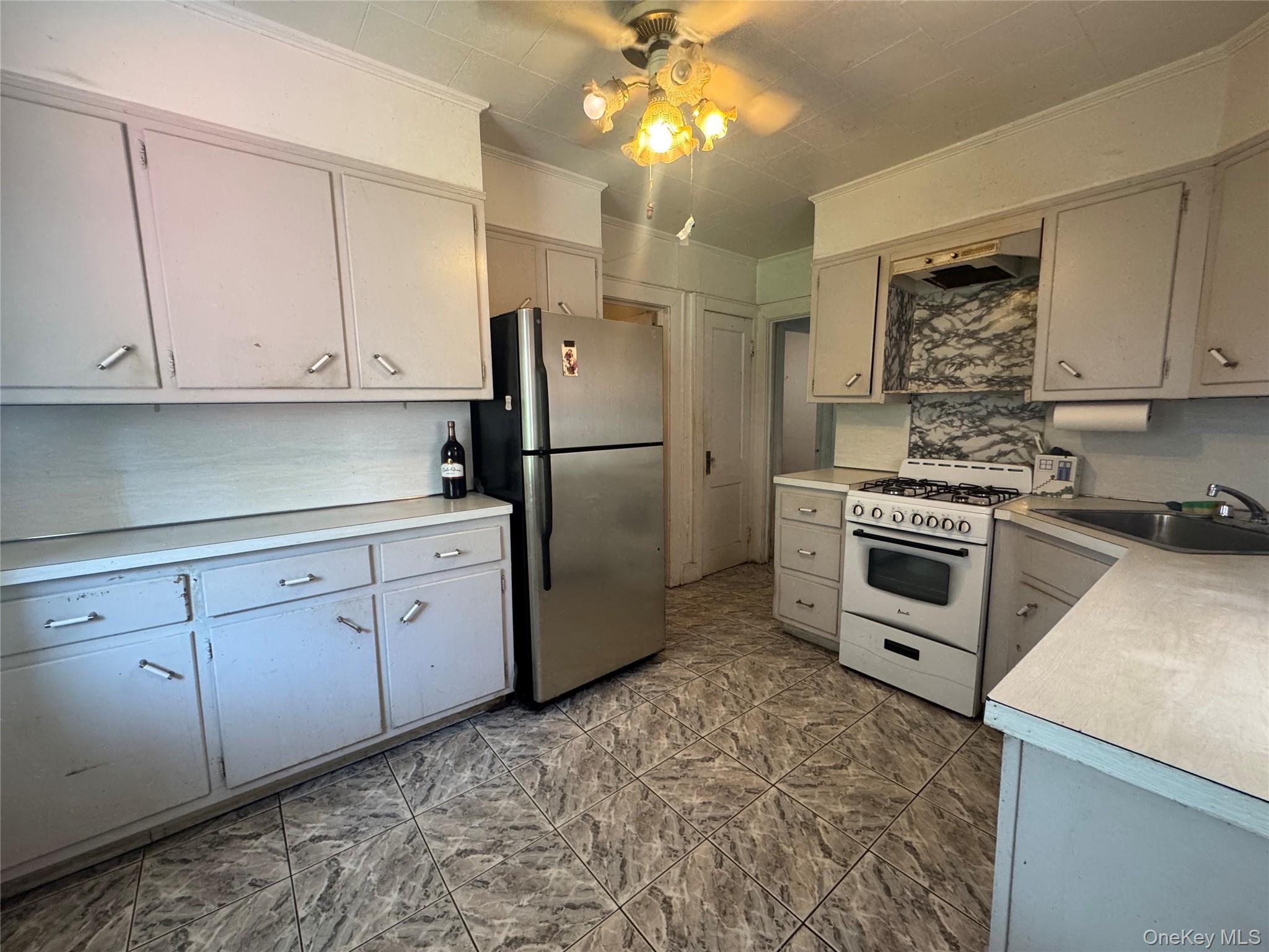 Single Family 37th Drive Queens, NY 11368, MLS-1030364-16
