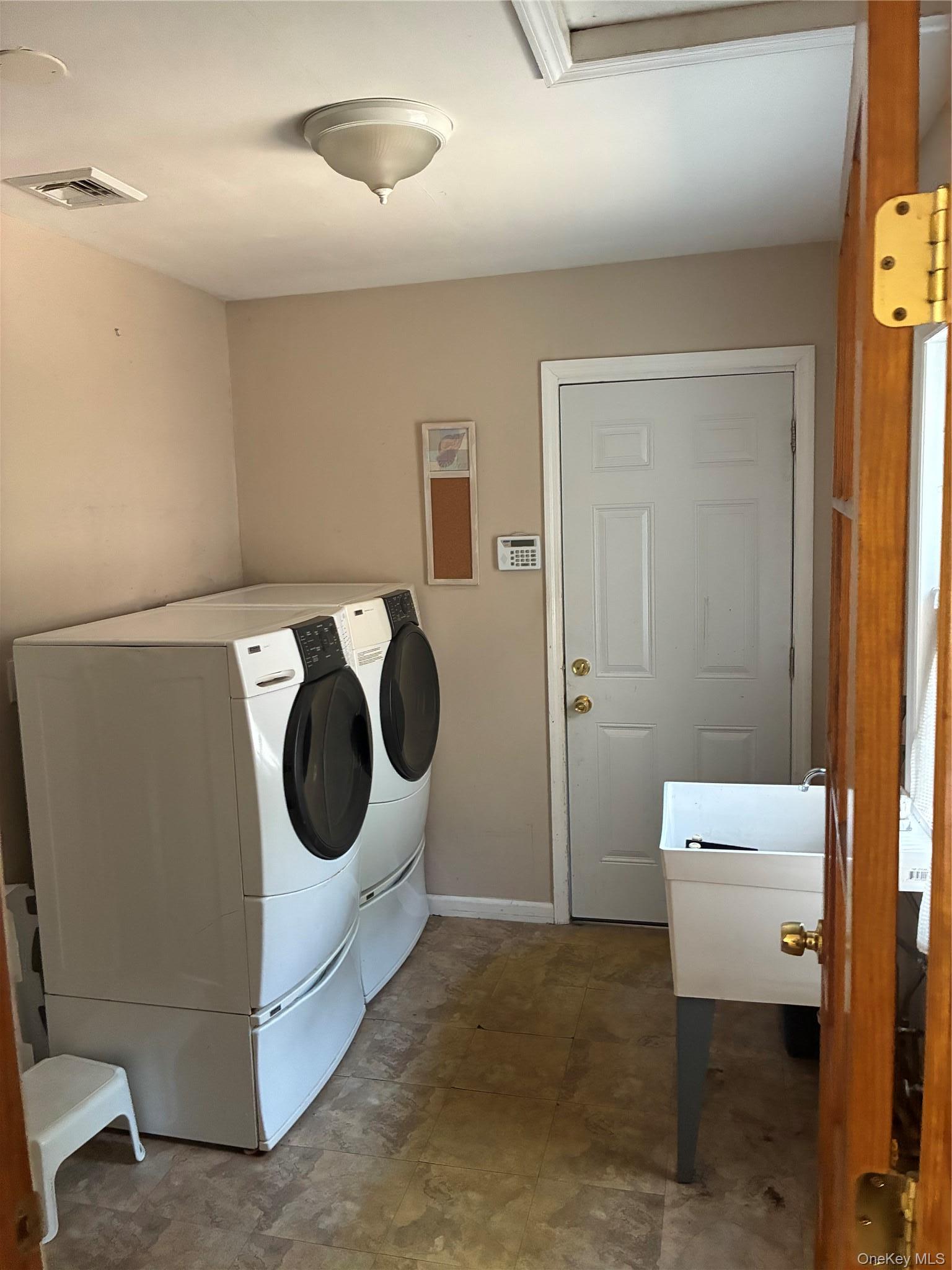 Single Family Ivy Hill Drive  Suffolk County, NY 11787, MLS-1030391-24