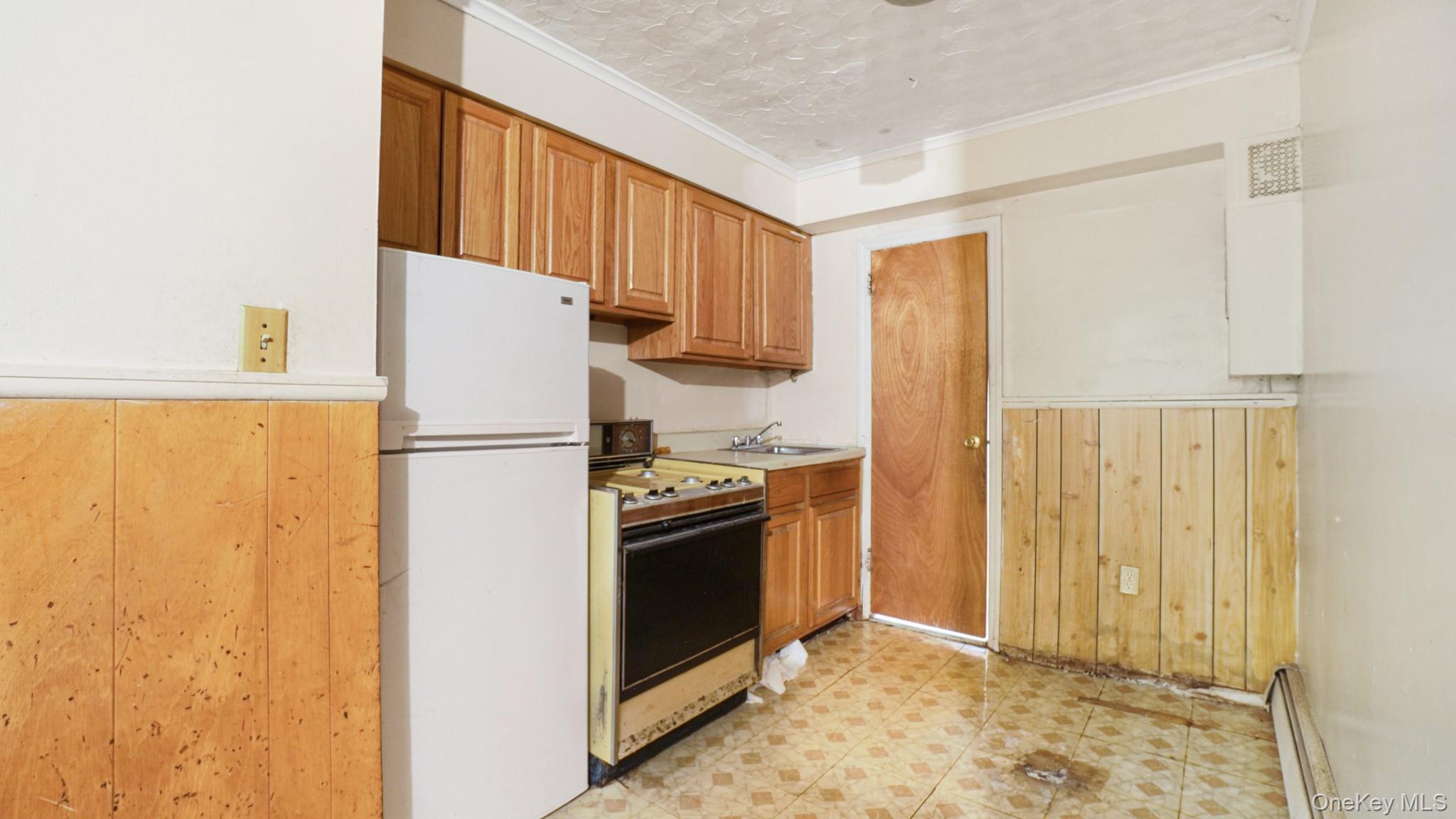 Single Family Seymour Avenue Bronx, NY 10469, MLS-1030405-20