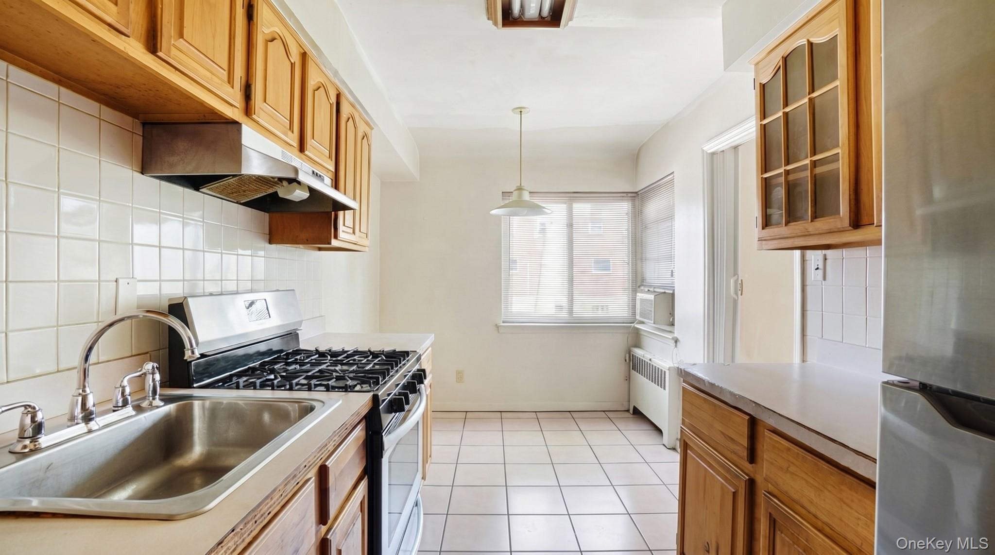 Single Family Seymour Avenue Bronx, NY 10469, MLS-1030405-30