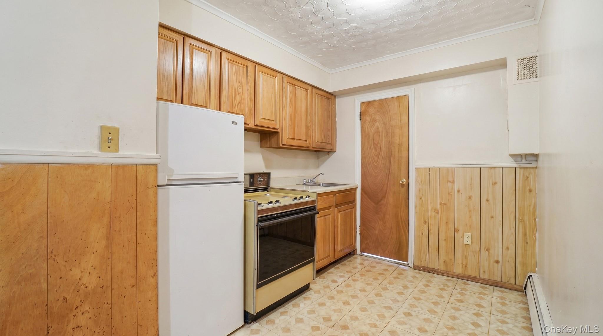 Single Family Seymour Avenue Bronx, NY 10469, MLS-1030405-40