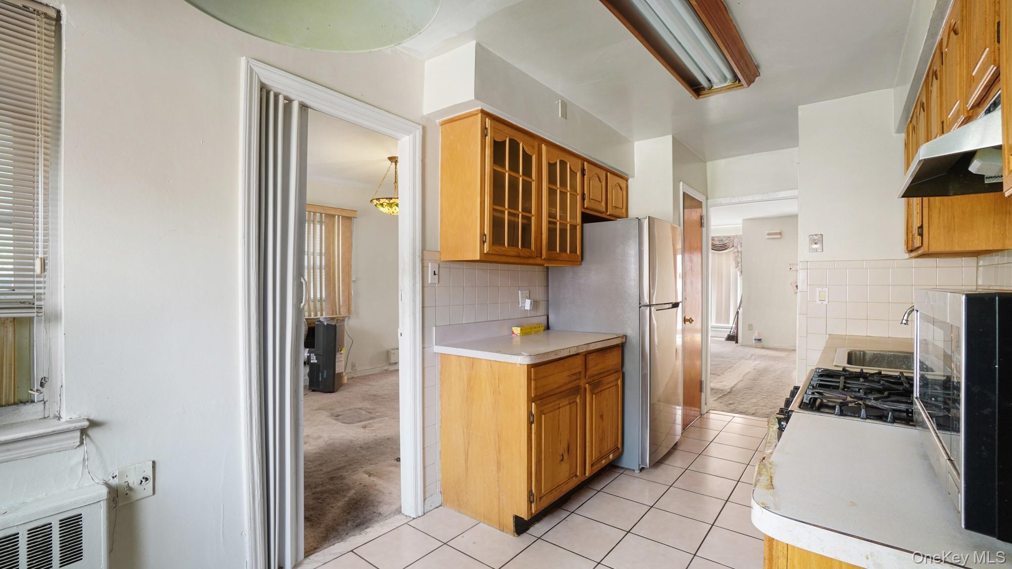 Single Family Seymour Avenue Bronx, NY 10469, MLS-1030405-9