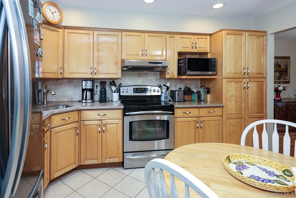 Single Family N Windsor Avenue  Suffolk County, NY 11718, MLS-1030408-13