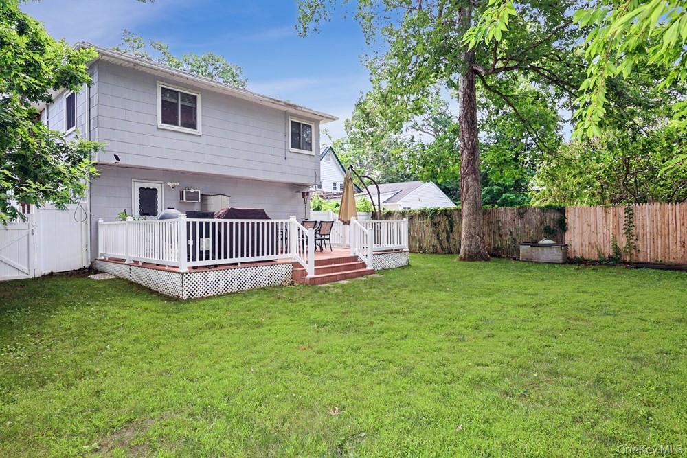 Single Family N Windsor Avenue  Suffolk County, NY 11718, MLS-1030408-27