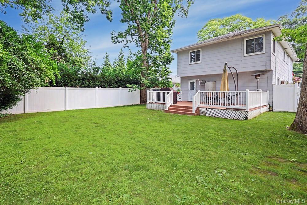 Single Family N Windsor Avenue  Suffolk County, NY 11718, MLS-1030408-28