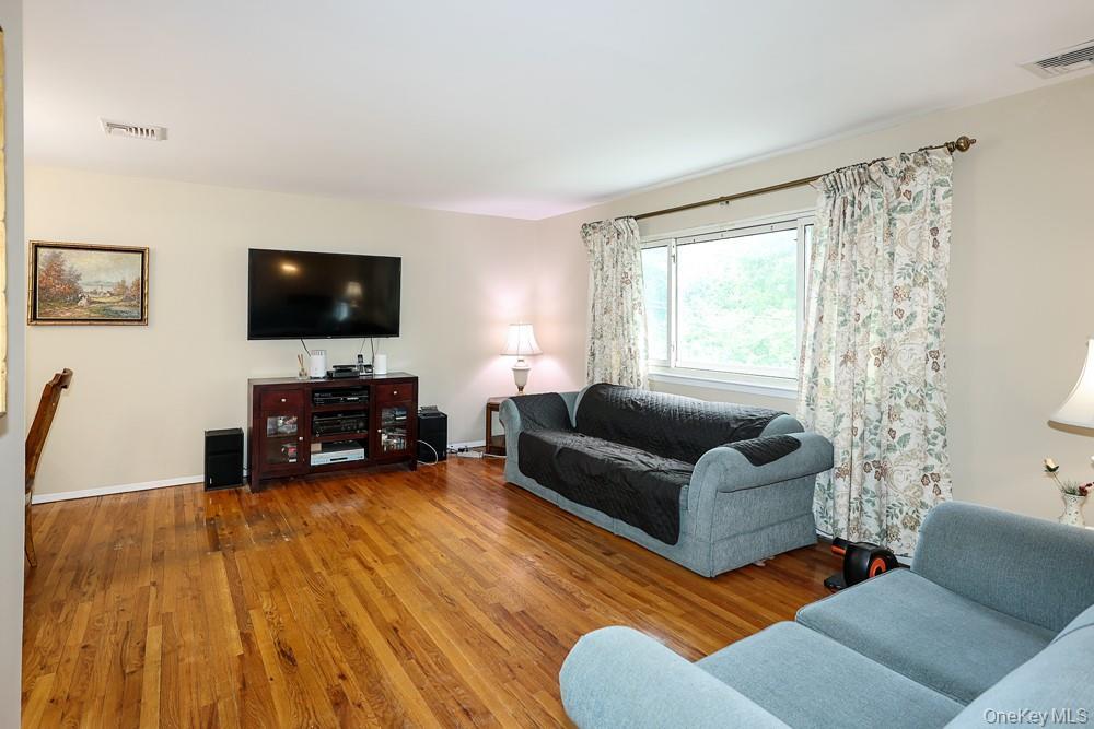 Single Family N Windsor Avenue  Suffolk County, NY 11718, MLS-1030408-4