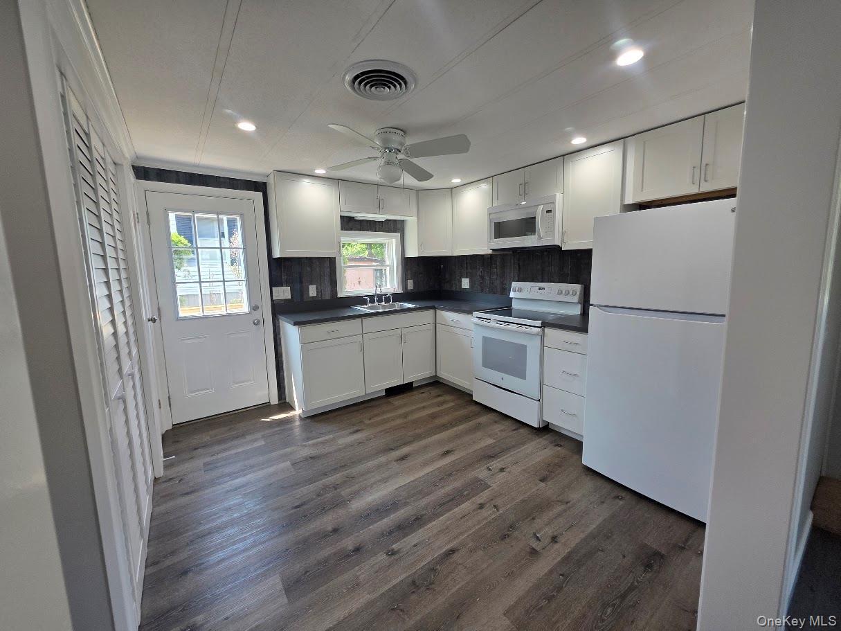 Single Family Fanning Boulevard Suffolk County, NY 11901, MLS-1030425-9