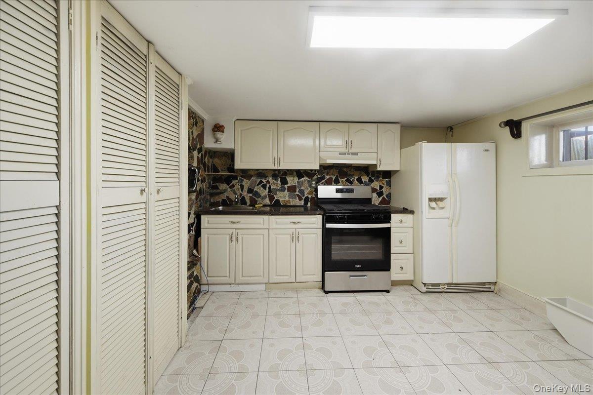 Single Family Drew Street Brooklyn, NY 11208, MLS-1030432-16
