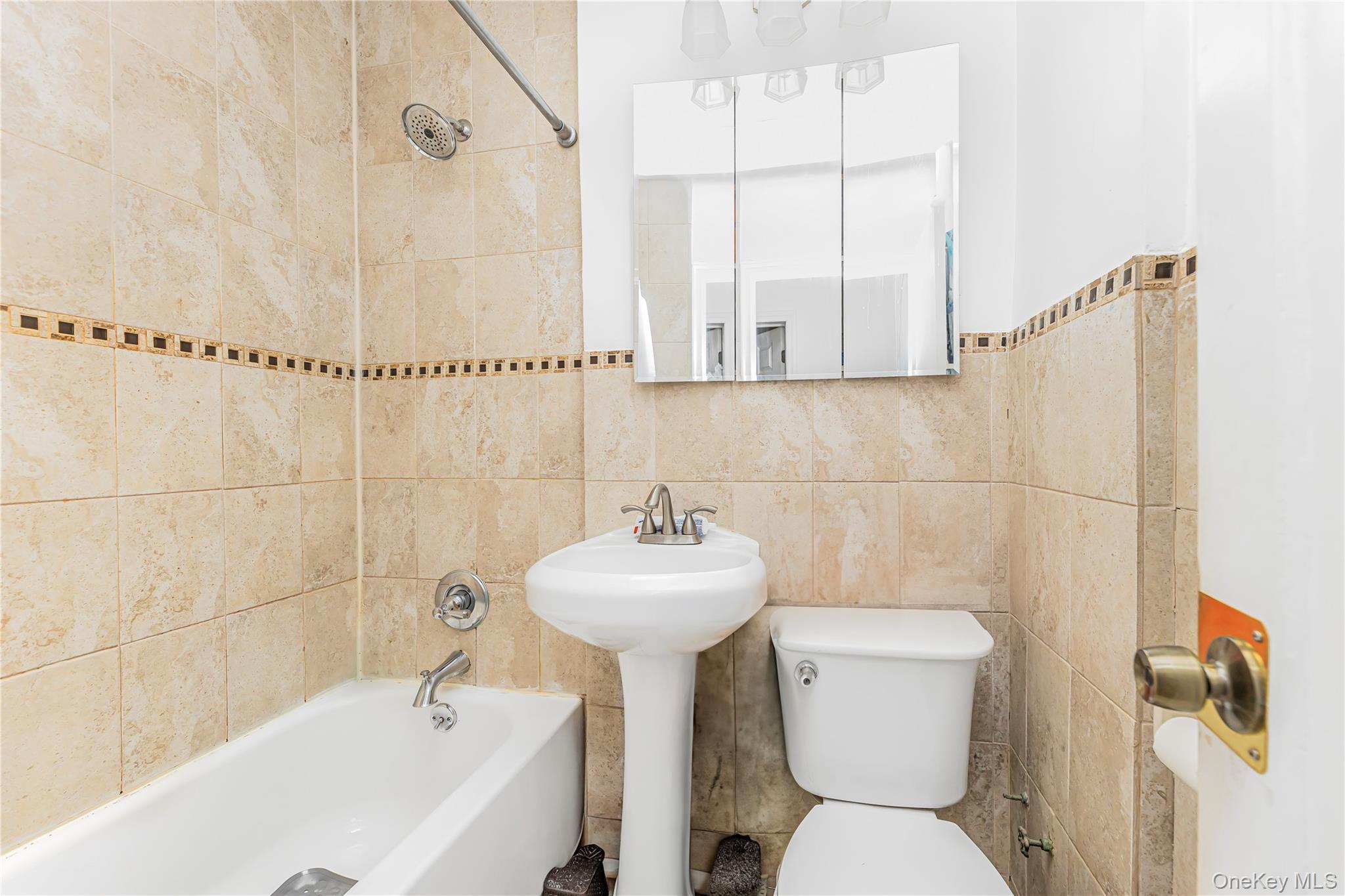 Single Family Calhoun Avenue  Bronx, NY 10465, MLS-1030465-18