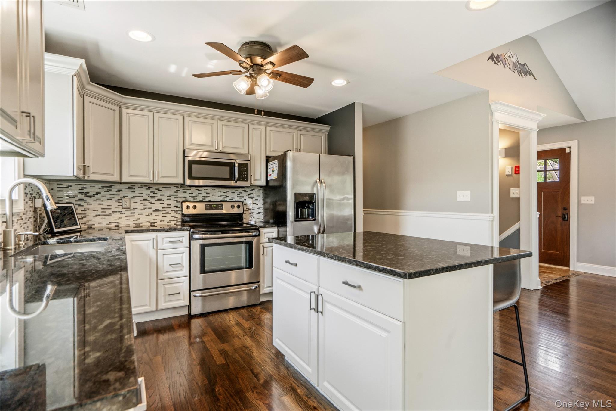 Single Family Richmond Boulevard Suffolk County, NY 11779, MLS-1030469-15