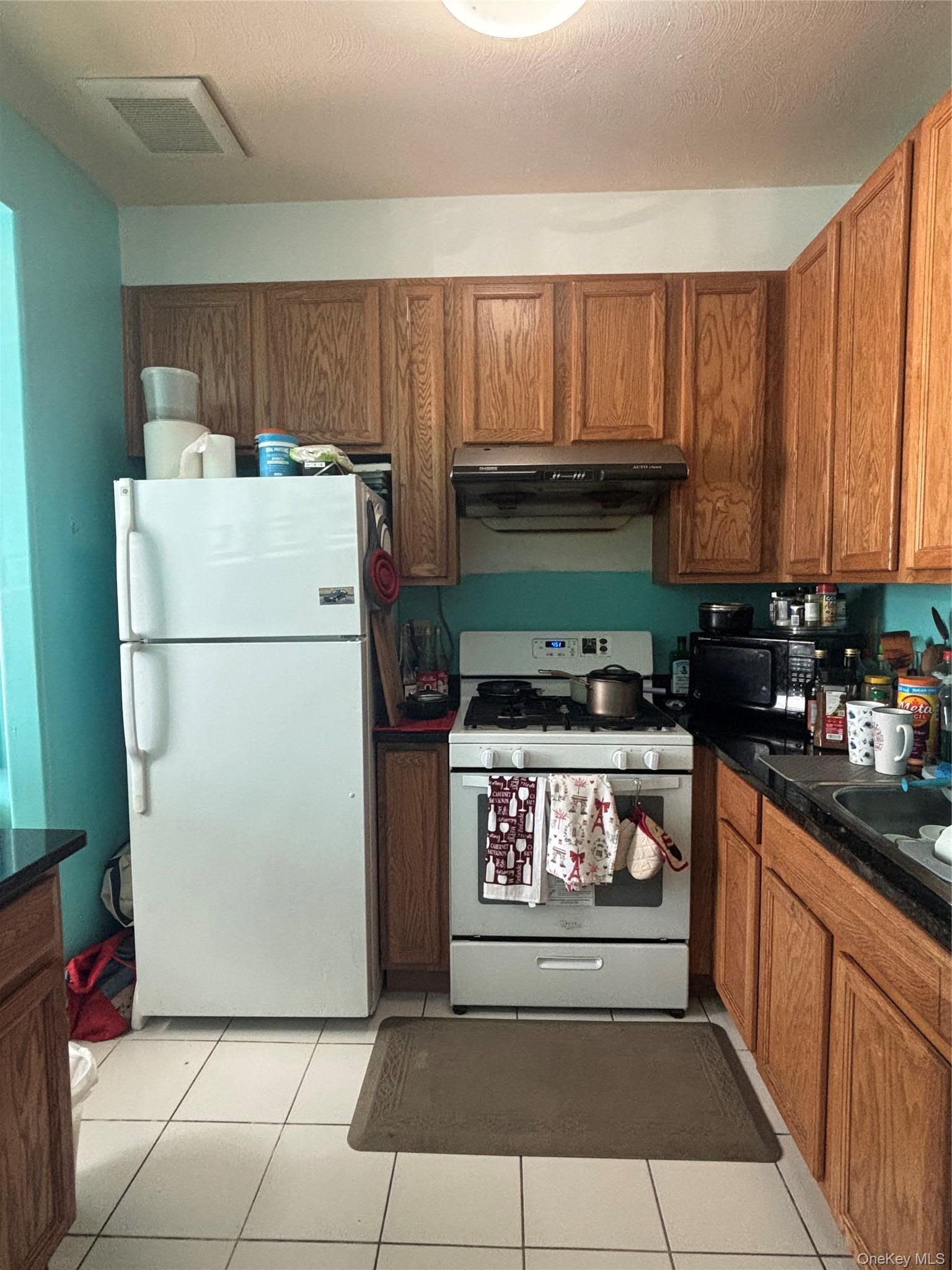 Single Family Commodore Circle W  Queens, NY 11692, MLS-1030502-16