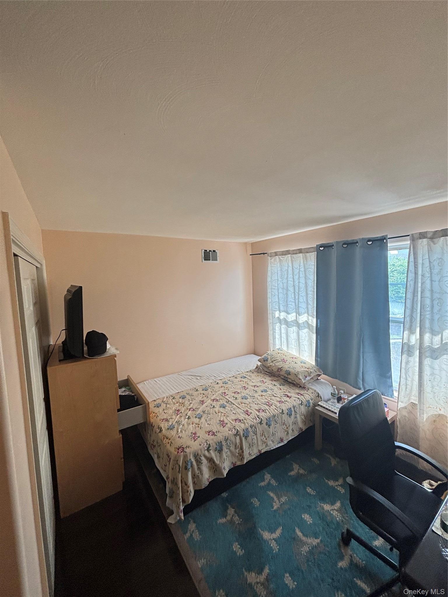 Single Family Commodore Circle W  Queens, NY 11692, MLS-1030502-18