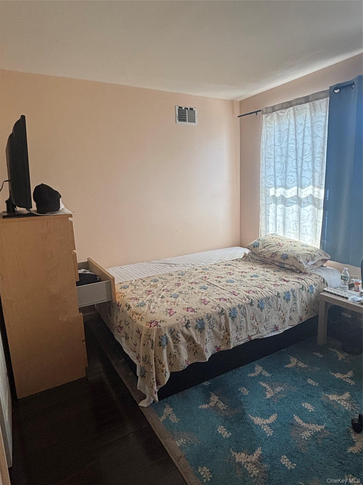 Single Family Commodore Circle W  Queens, NY 11692, MLS-1030502-23