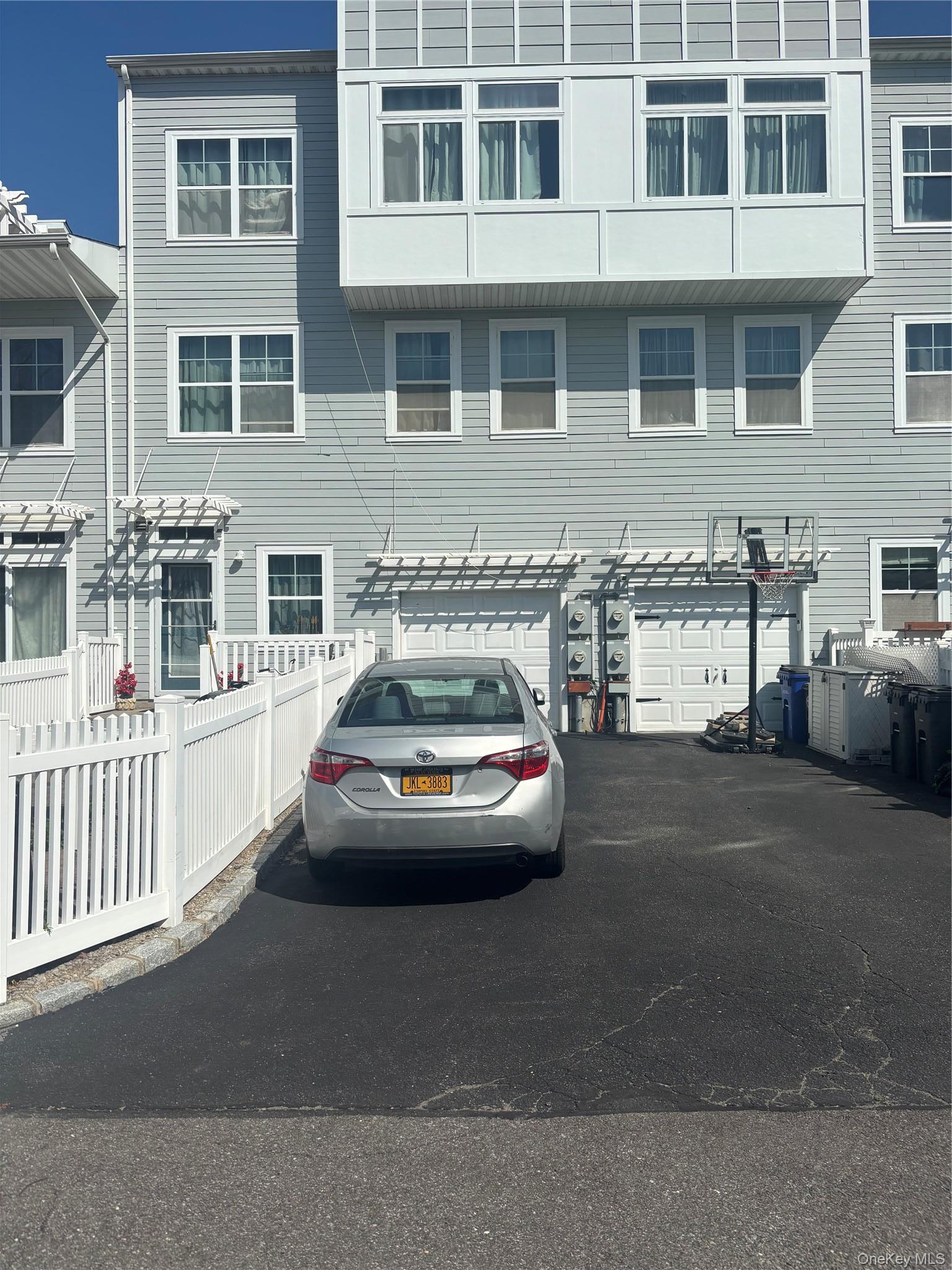 Single Family Commodore Circle W  Queens, NY 11692, MLS-1030502-3