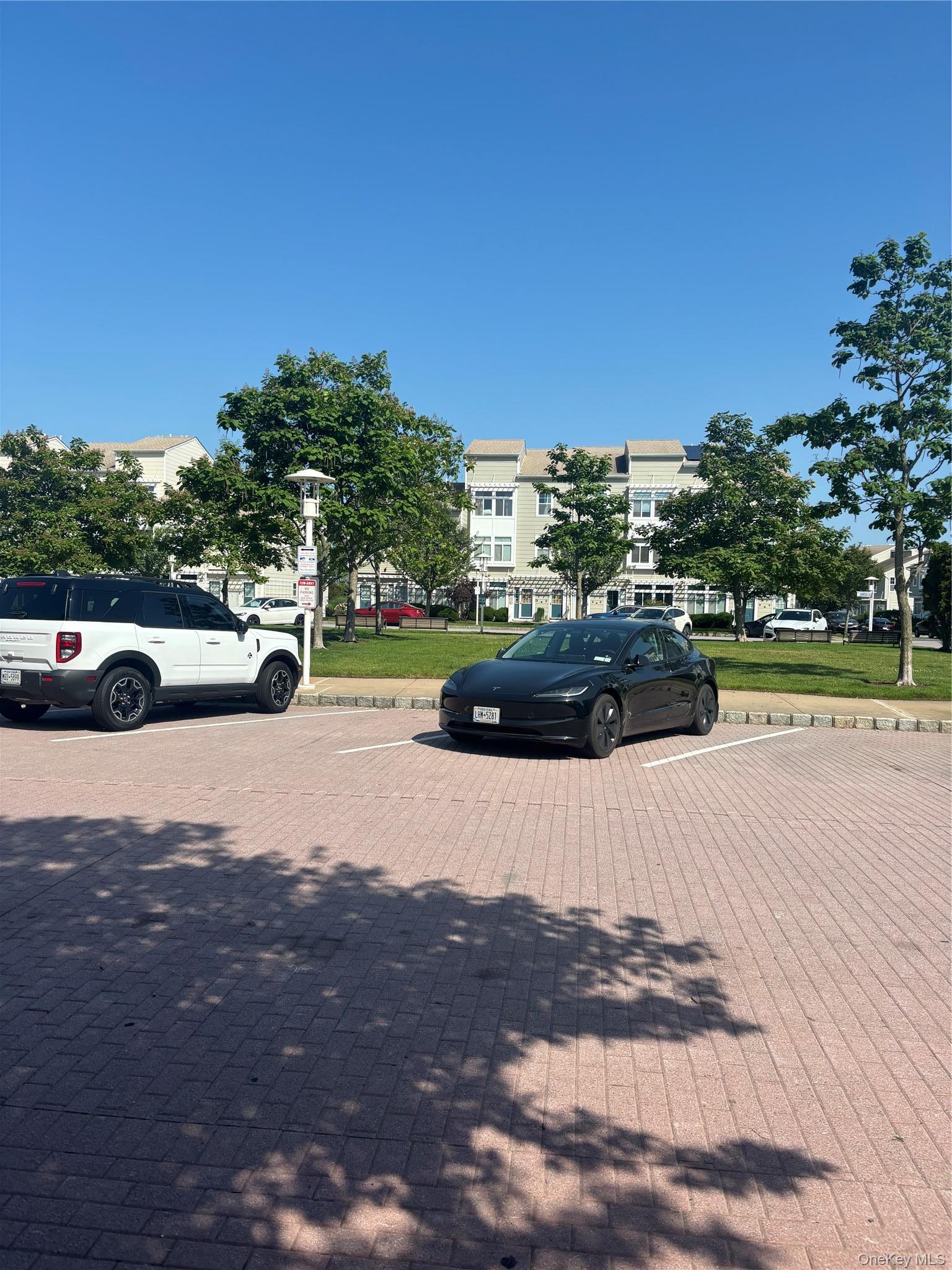 Single Family Commodore Circle W  Queens, NY 11692, MLS-1030502-7