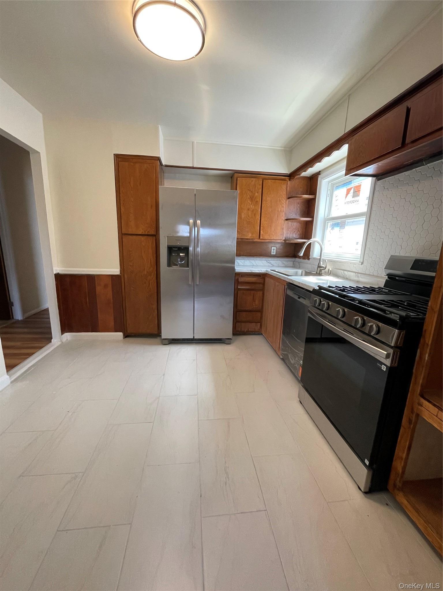 Apartment 76th Avenue  Queens, NY 11366, MLS-1030506-2
