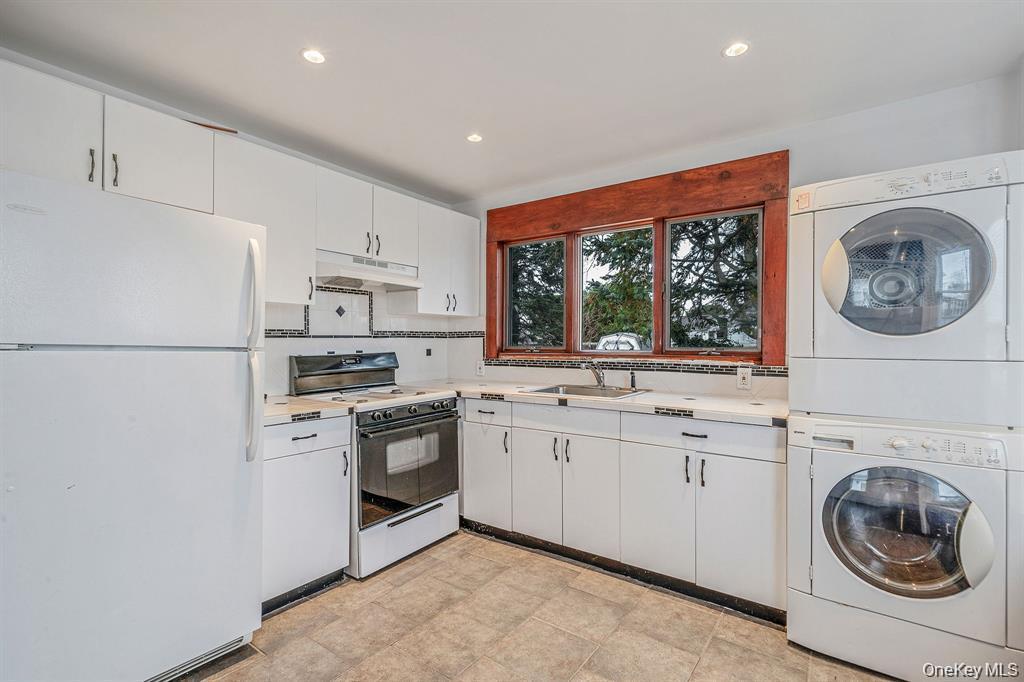 Single Family Eastern Concourse  Suffolk County, NY 11701, MLS-1030515-8