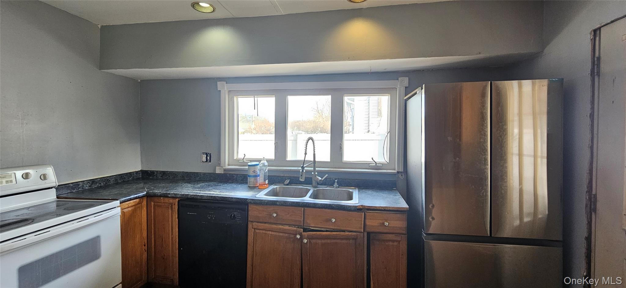 Single Family Hansen Street Suffolk County, NY 11706, MLS-1030527-10