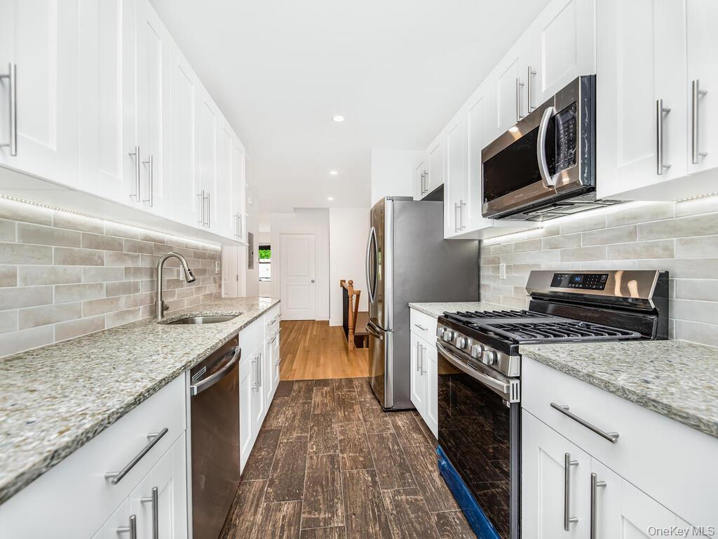 Single Family Gunther Avenue Bronx, NY 10469, MLS-1030543-13
