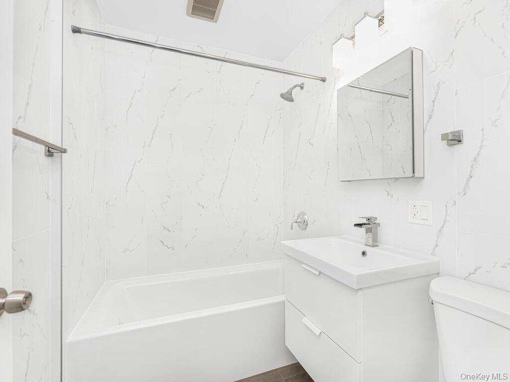 Single Family Gunther Avenue Bronx, NY 10469, MLS-1030543-15