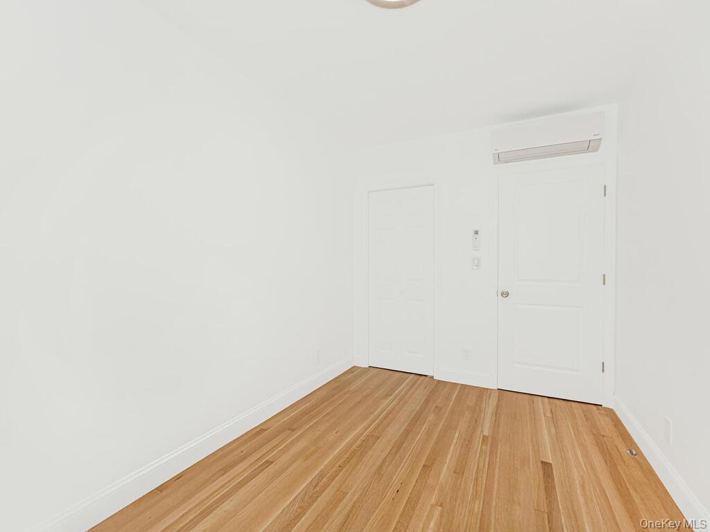 Single Family Gunther Avenue Bronx, NY 10469, MLS-1030543-17