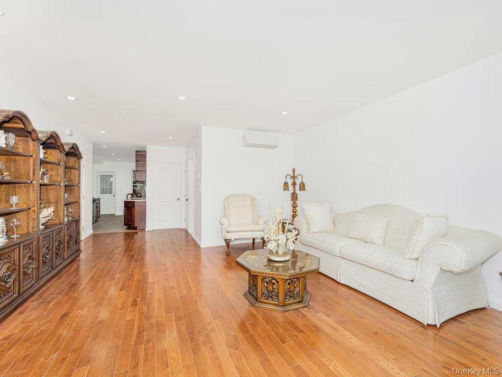 Single Family Gunther Avenue Bronx, NY 10469, MLS-1030543-4