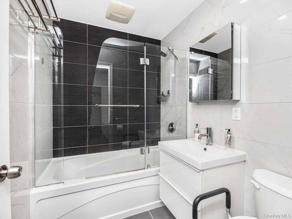 Single Family Gunther Avenue Bronx, NY 10469, MLS-1030543-5