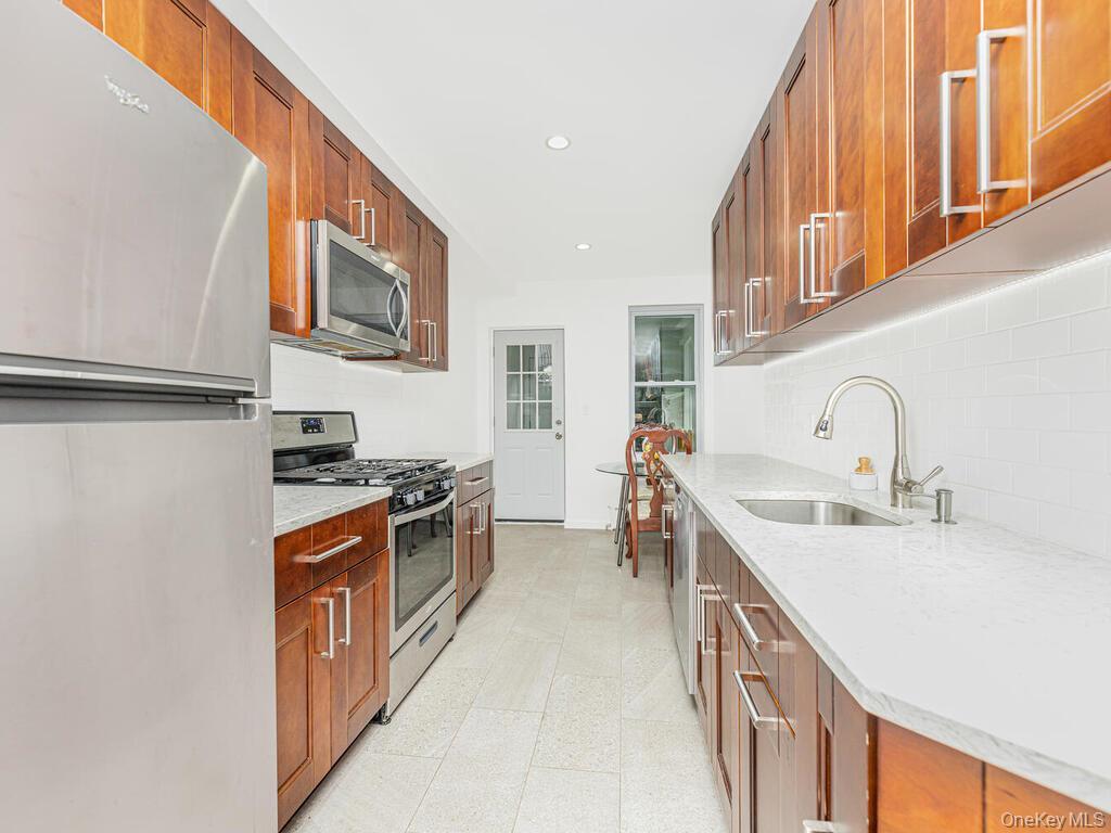 Single Family Gunther Avenue Bronx, NY 10469, MLS-1030543-6