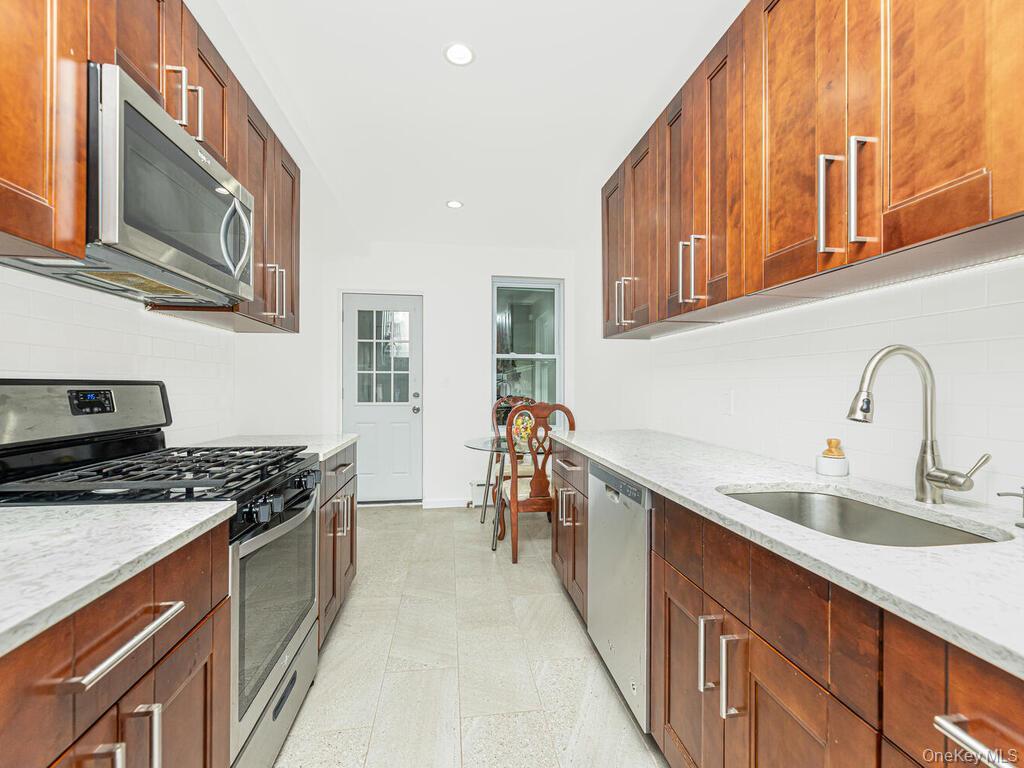 Single Family Gunther Avenue Bronx, NY 10469, MLS-1030543-7