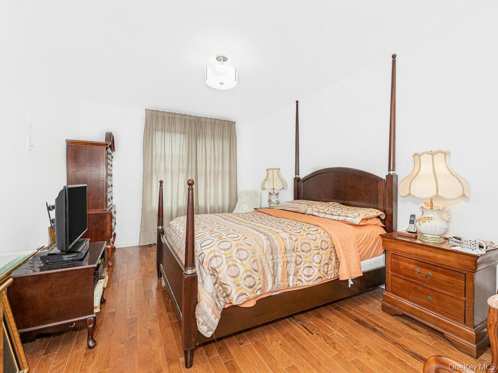 Single Family Gunther Avenue Bronx, NY 10469, MLS-1030543-9