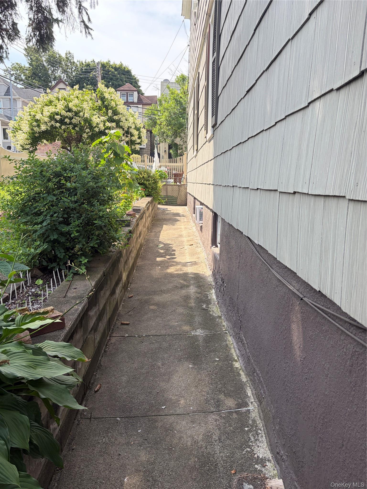 Single Family 80th Avenue Queens, NY 11385, MLS-1030558-18