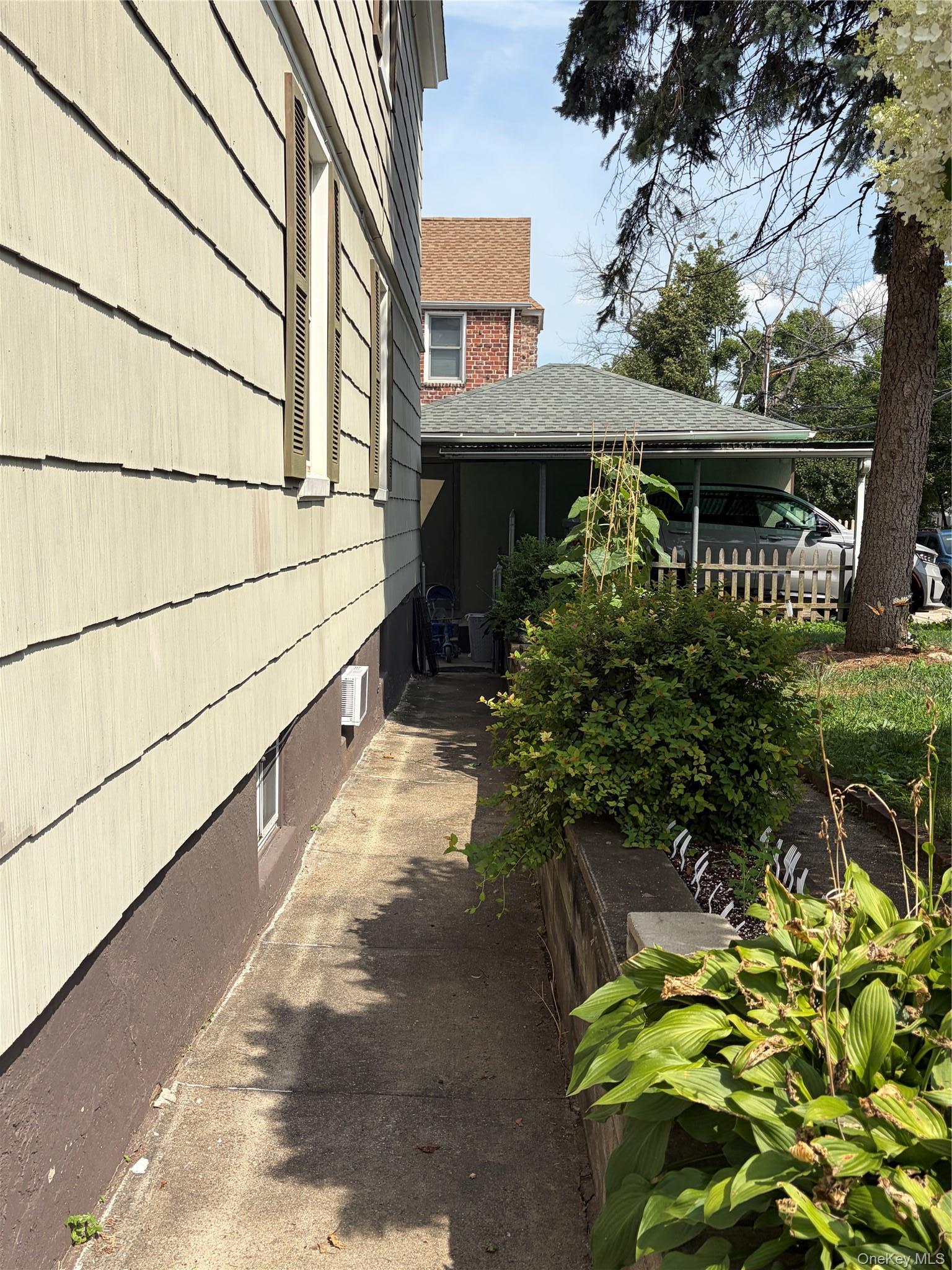 Single Family 80th Avenue Queens, NY 11385, MLS-1030558-21