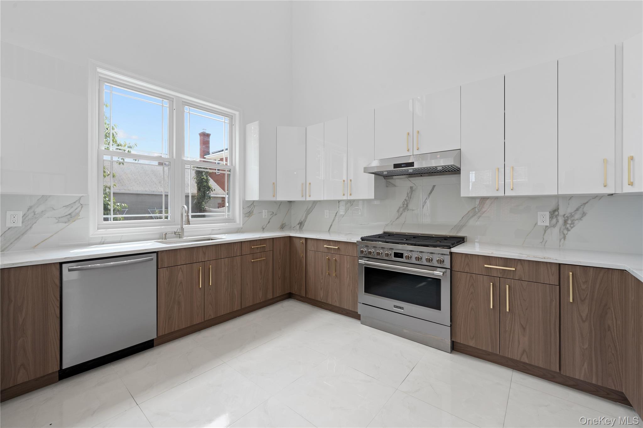 Single Family 65th Avenue Queens, NY 11365, MLS-1030574-10