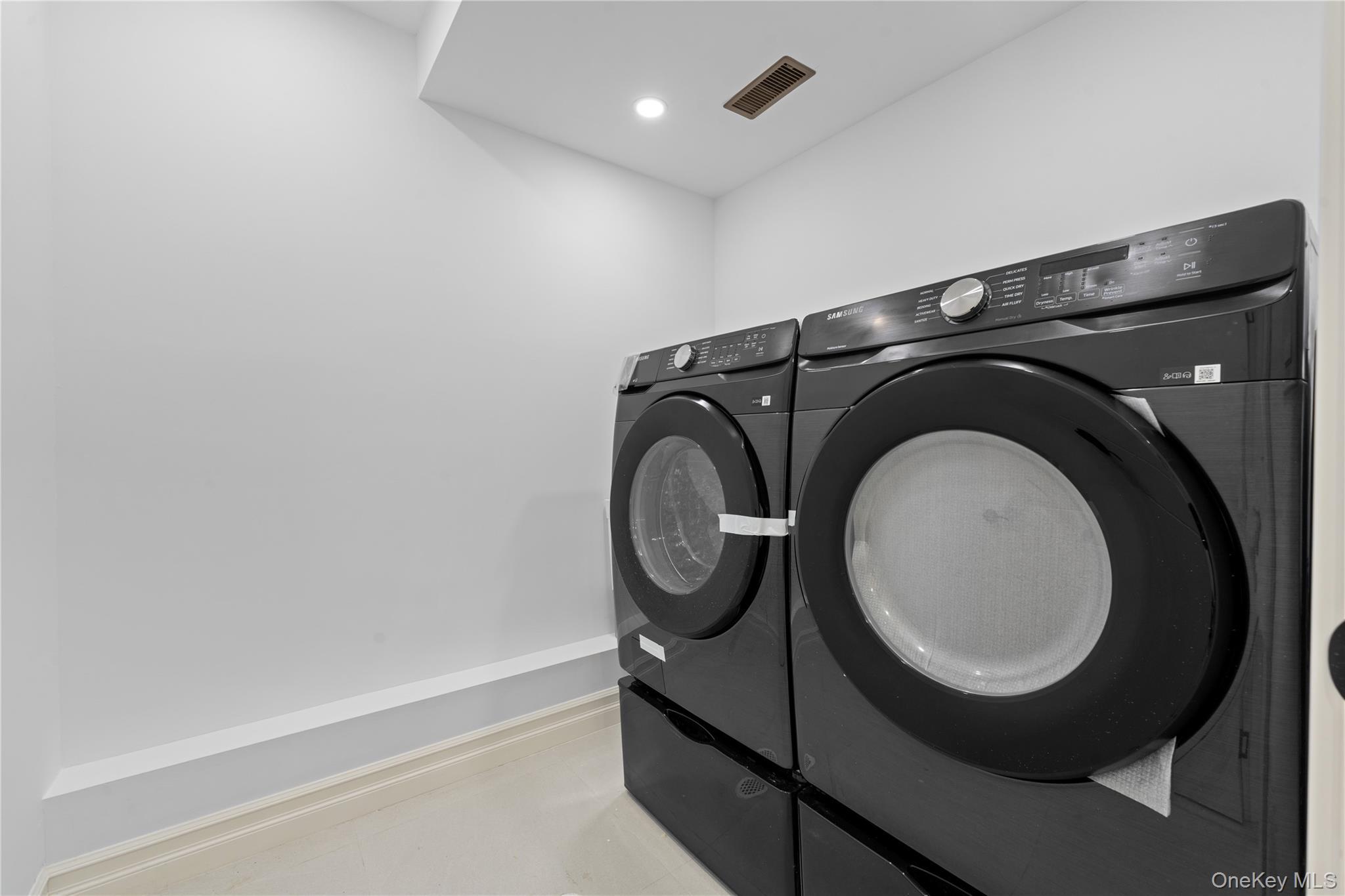 Single Family 65th Avenue Queens, NY 11365, MLS-1030574-30