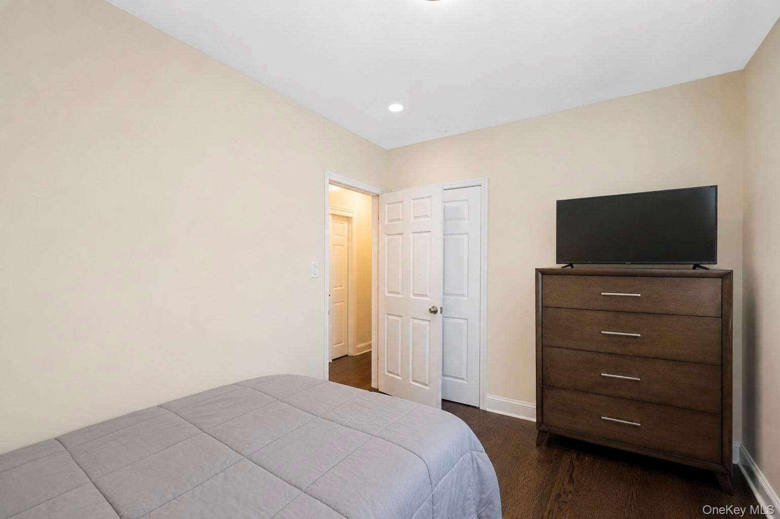 Single Family Springfield Boulevard Queens, NY 11429, MLS-1030600-20