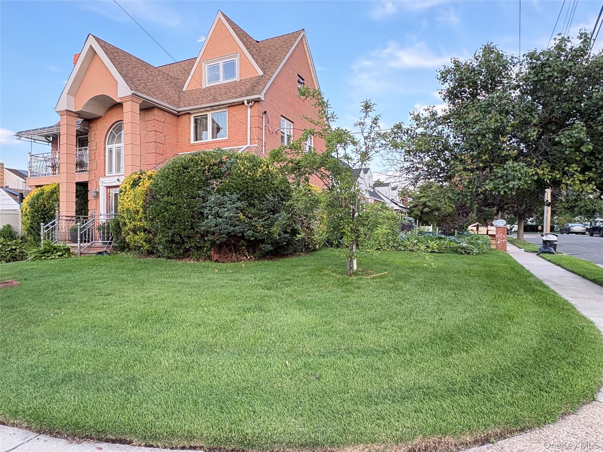Single Family Marlowe Road  Nassau County, NY 11580, MLS-1030645-2